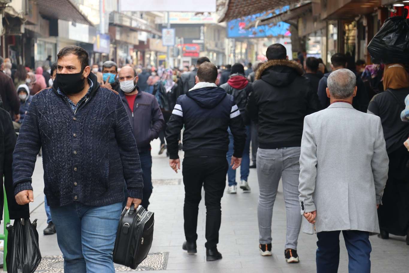 Covid-19 kurallarını ihlal eden 409 kişiye para cezası verildi